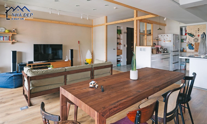 Thiết kế căn hộ theo phong cách Nhật Bản phòng khách liền với phòng bếp