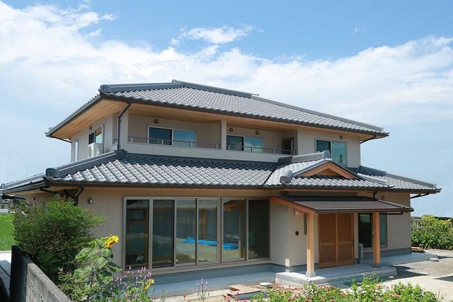 Nhà vuông 2 tầng mái Nhật mang đậm phong cách kiến trúc Nhật Bản