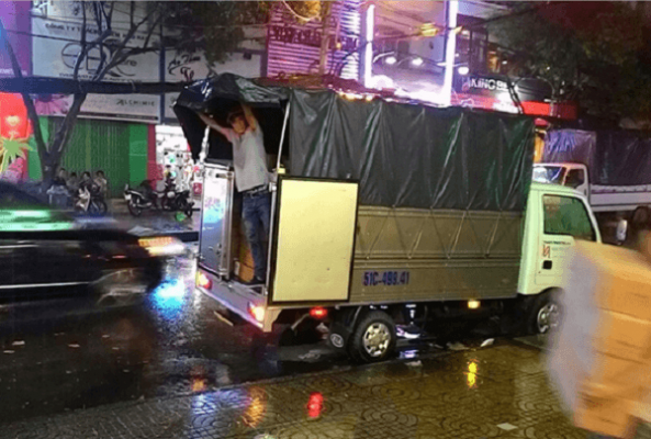 Những khó khăn thực tế khi chuyển nhà gặp tình trạng trời mưa
